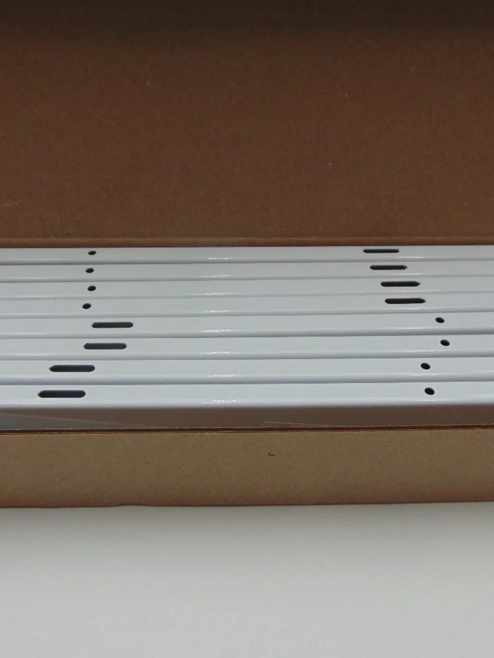 16 Rubbermaid Brackets Twin Track Bracket 14.5” White Lot Of 16 FG4C0602WHT